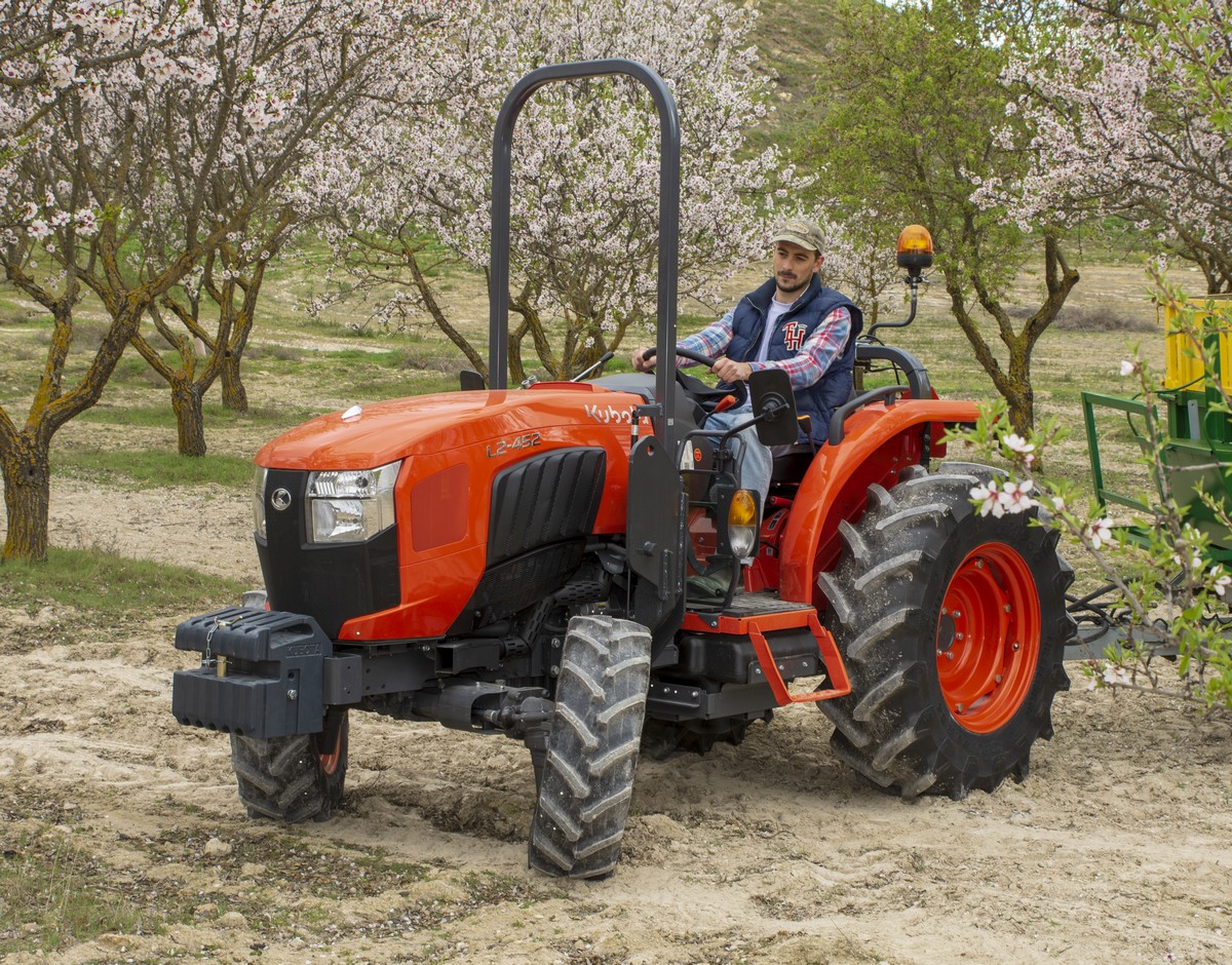 L2351 - L2421 - L2501 - L2602 (35-60Hp) L2351 - L2421 - L2501 - L2602 (35-60Hp)